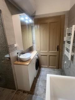 Quiet Luxury Oasis near Szimpla - Balcony & Spa - 1