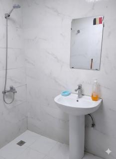 استوديو كبير جداً مع مدخل مستقل بالكامل مفروش وجاهز للسكن فوراً موقع مميز في منطقة الوحدة مول هدوء راحة وصول سريع لكل الخدمات مناسب فرد أو زوجين - Abu Dhabi - 4