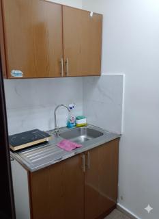 استوديو كبير جداً مع مدخل مستقل بالكامل مفروش وجاهز للسكن فوراً موقع مميز في منطقة الوحدة مول هدوء راحة وصول سريع لكل الخدمات مناسب فرد أو زوجين - Abu Dhabi - 1