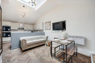Colquitt House - Air Host & Stay - 8BR Sleeps 16 - 9