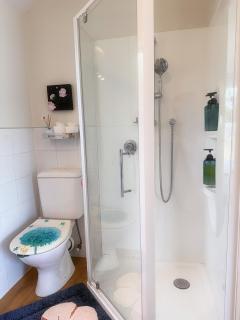 Cozy & Sunny Room-Near City, Short Drive to City Center & Coast - 4