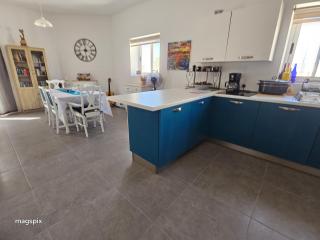 King bedroom Marsascala - 8