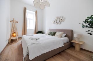 Luxury City Center Suite - 9