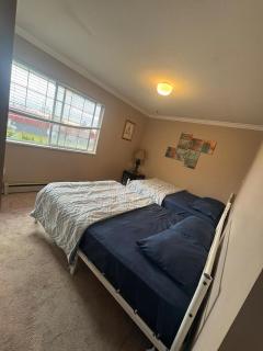 Scott Road Guesthouse - Private Rooms & Suites, Walk to Transit, 21-Min to Airport, Free Parking & Wi-Fi - 9