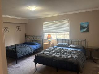 Scott Road Guesthouse - Private Rooms & Suites, Walk to Transit, 21-Min to Airport, Free Parking & Wi-Fi - 8