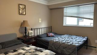 Scott Road Guesthouse - Private Rooms & Suites, Walk to Transit, 21-Min to Airport, Free Parking & Wi-Fi - 4