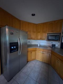 Scott Road Guesthouse - Private Rooms & Suites, Walk to Transit, 21-Min to Airport, Free Parking & Wi-Fi - 1