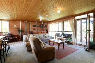 Chloes Cabin Accommodation - 6