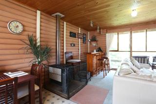 Chloes Cabin Accommodation - 2