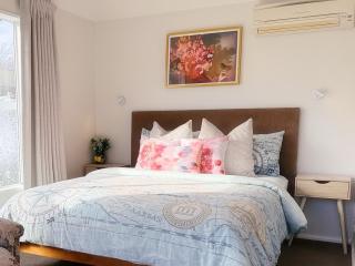 Cozy & Sunny Room-Near City, Short Drive to City Center & Coast - 0