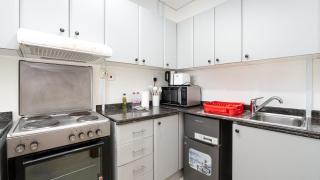 Cosy 1 Bedroom Marina Apartment - 7