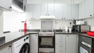 Cosy 1 Bedroom Marina Apartment - 6