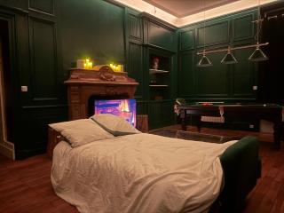 Entire Apartment in an 18th-Century Castle with Private Garden - 2