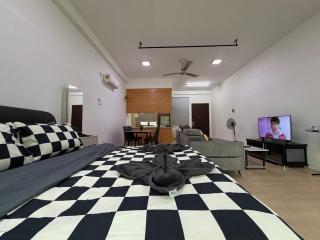 Mount Austin #Palazio A1 LowFloor 2Pax mart TV - 4