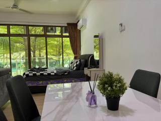 Mount Austin #Palazio A1 LowFloor 2Pax mart TV - 1