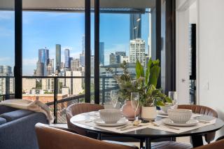 Live Luxe Marvel Stadium 2BR APT with Rooftop Pool - 1