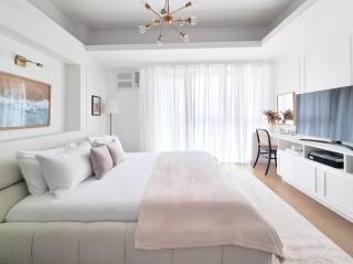 King Bed, Washer, Air Dry, Sauna, Gym & Pool Access, FAST Wi-Fi, Elegant Studio, Near Venice Grand Canal Mall, Walking Distance Britsh Embassy, 5 min drive to BGC, 10 min drive to Manila Airport NAIA 3 - 7