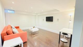 Newly Renovated Private Suite Separate Entrance - 0