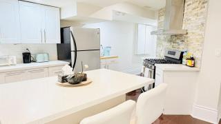 Newly Renovated Private Suite Separate Entrance - Richmond Hill - 3