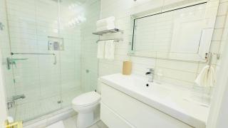 Newly Renovated Private Suite Separate Entrance - 1