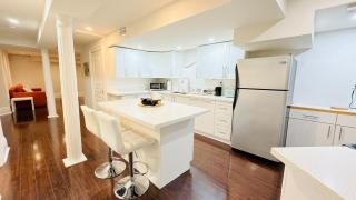 Newly Renovated Private Suite Separate Entrance - Richmond Hill - 2