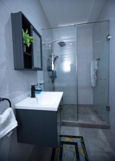 5 Bedroom in East Legon Trassaco - 1