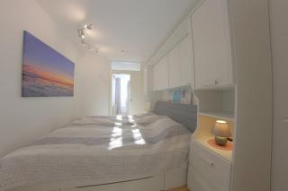 KW42-109 Triton mit Schwimmbad - 2