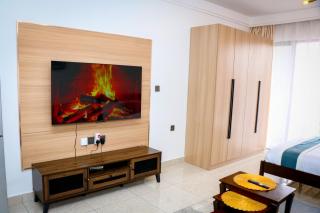 Sunset Stays near UN & Village Market - 9