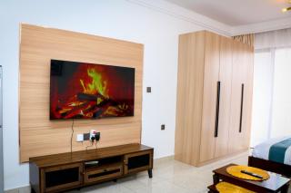 Sunset Stays near UN & Village Market - 7