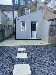 B5 Professional En-Suite Room Contractor & NHS Stays Gillingham - 7