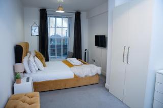 Easy Central Stay - Families, Work & Long Stays - 4