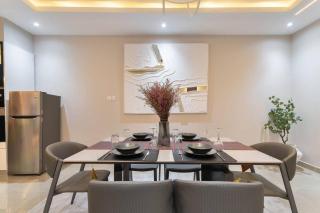 Chic Waterfront 2BR in Lekki Phase 1 - 5 Star Apt - 1