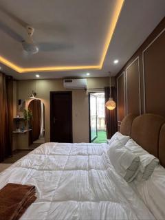 1BHK Cozy Home Cinema - 8