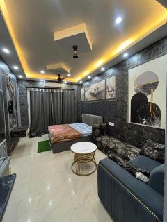 Gaur city studio - 4