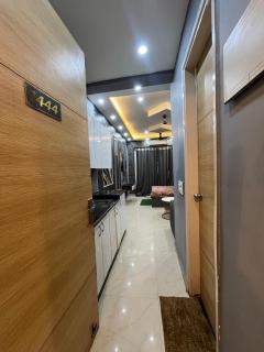 Gaur city studio - 5