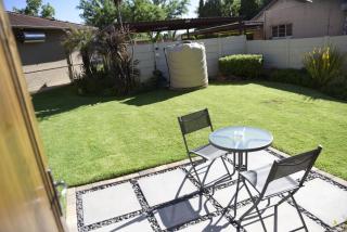 Easy Inn Guesthouse - 4