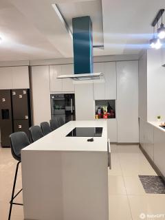 Hillview Executive Self-Catering House - 8