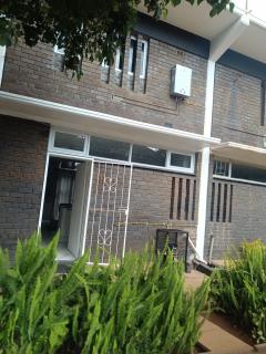 Best Location, borehole water, FREE WIFI, 5min to CBD, - 4
