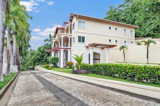 Sea Vue Luxury Vacation Condominiums - 6