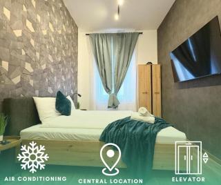 Easy City Access Dohány Street Home for 4 by NW - 0