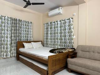 Sri Mayapur Chandrodaya Guest House and Event Holder - 5