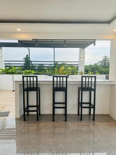 The Penthouse with Outdoor Jacuzzi - 3