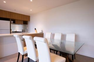 Next to Station Family & Friend Free Parking - Sydney - 5