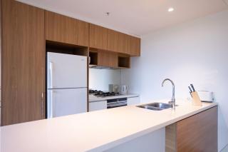 Next to Station Family & Friend Free Parking - Sydney - 7