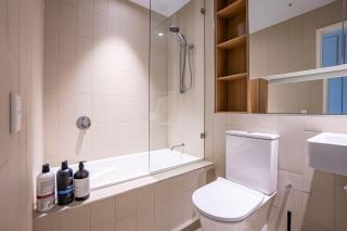 Next to Station Family & Friend Free Parking - Sydney - 8