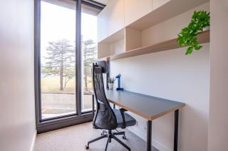 Next to Station Family & Friend Free Parking - Sydney - 9