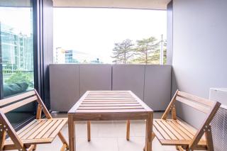 Next to Station Family & Friend Free Parking - Sydney - 1