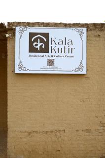 Kala Kutir Mud Stay near Taj Mahal King sized bed - 2