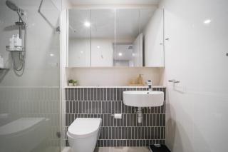 Resort-Style 2BR Escape Pool, Gym, Sauna, Parking - 2