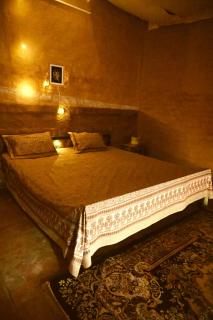 Kala Kutir Mud Stay near Taj Mahal King sized bed - 0